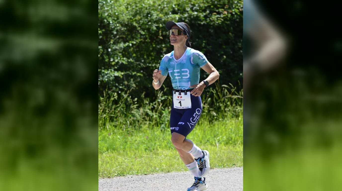 Anaïs Robin en course à pied lors du Triathlon des Lacs à Lusigny en 2026.