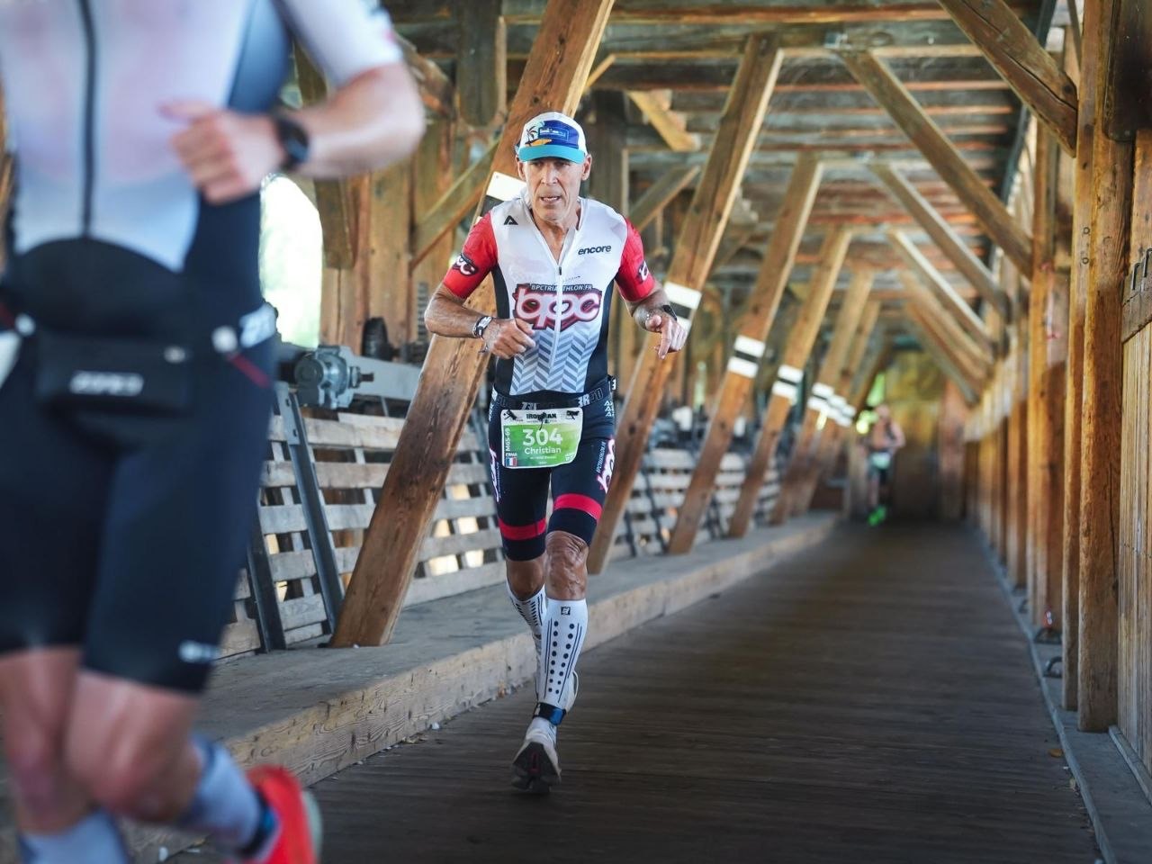 Christian Masera en course à pied sur l'IRONMAN Switzerland Thun 2026, en tenue BPC.