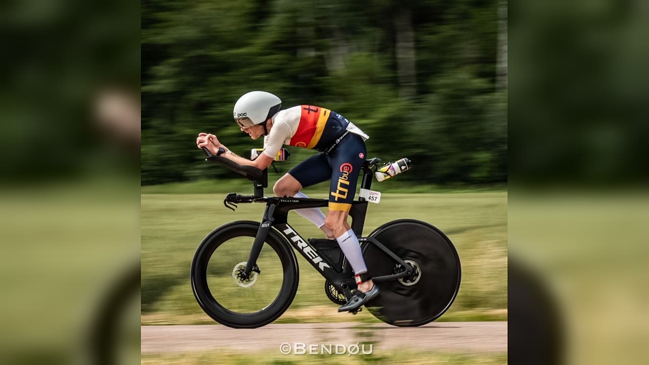 François BODIC en position aéro sur le vélo au Triathlon des Lacs de Lusigny 2026