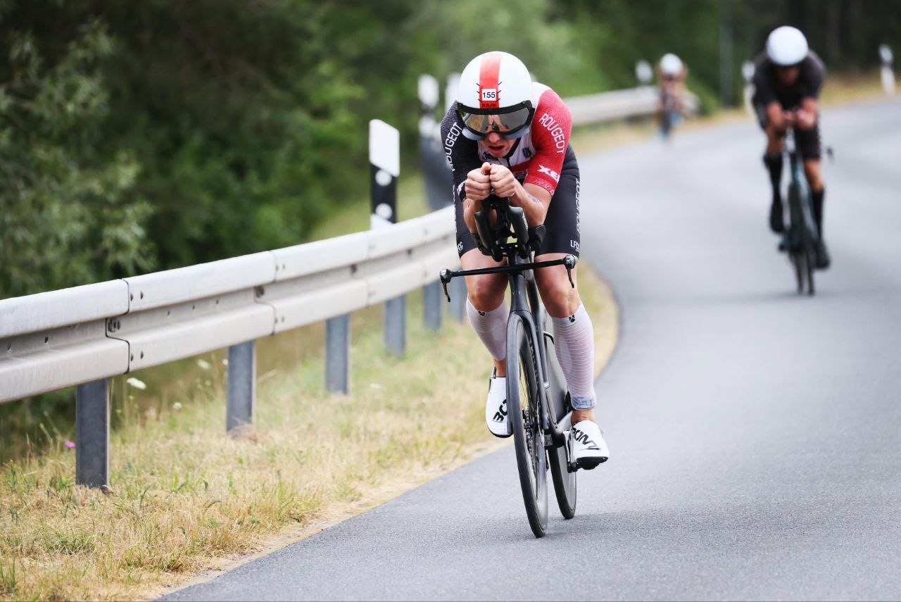 Laurent Marcilloux en position aéro sur le vélo à Challenge Roth.