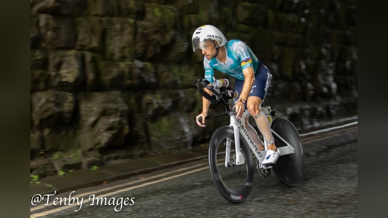Matthieu Bolzer en course lors de l’IRONMAN Wales 2026.