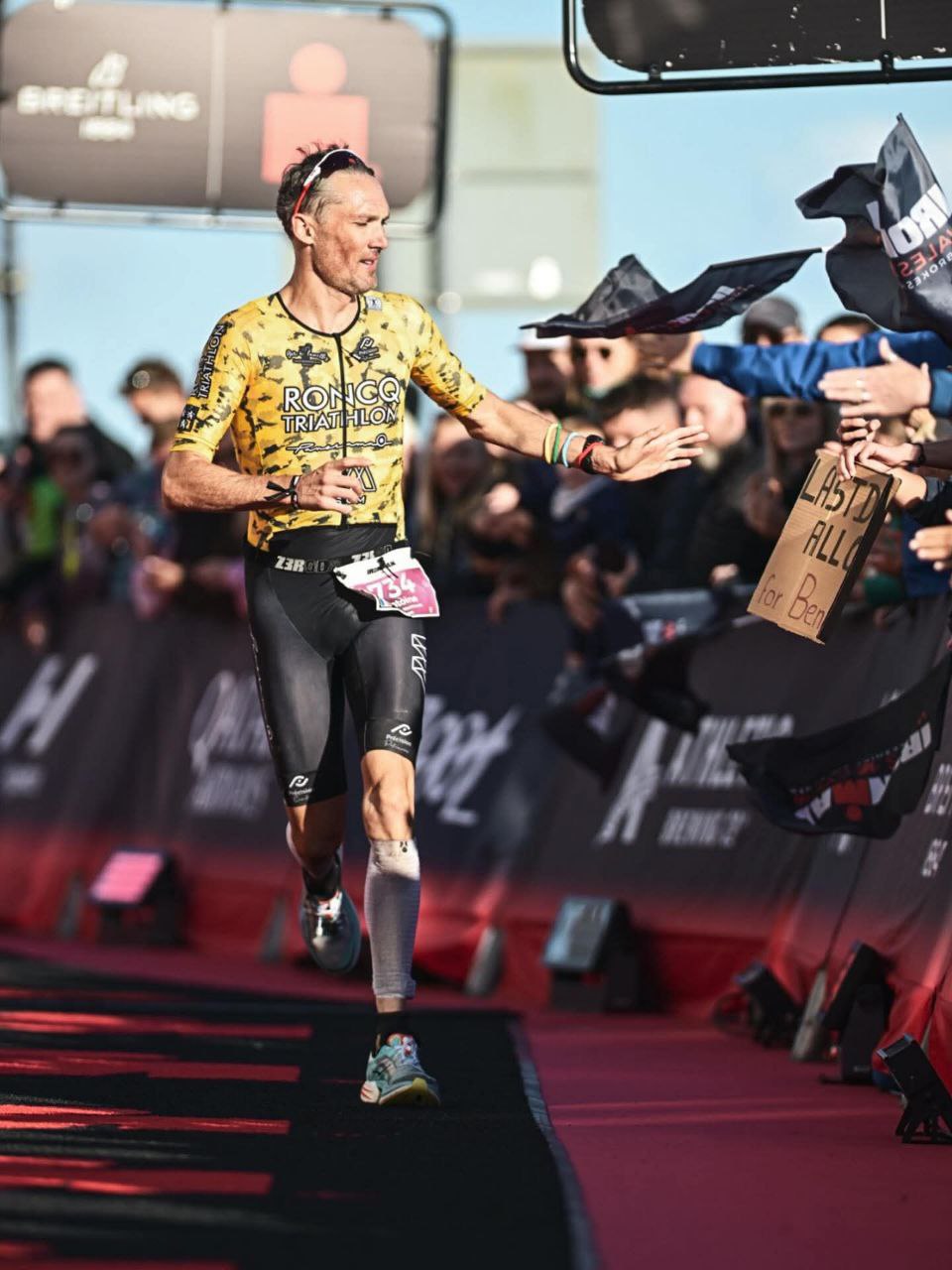 Antoine Perche sur le finish line d'un Ironman