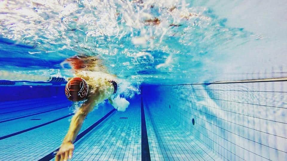 Triathlètes en séance technique à la piscine de Vittel
