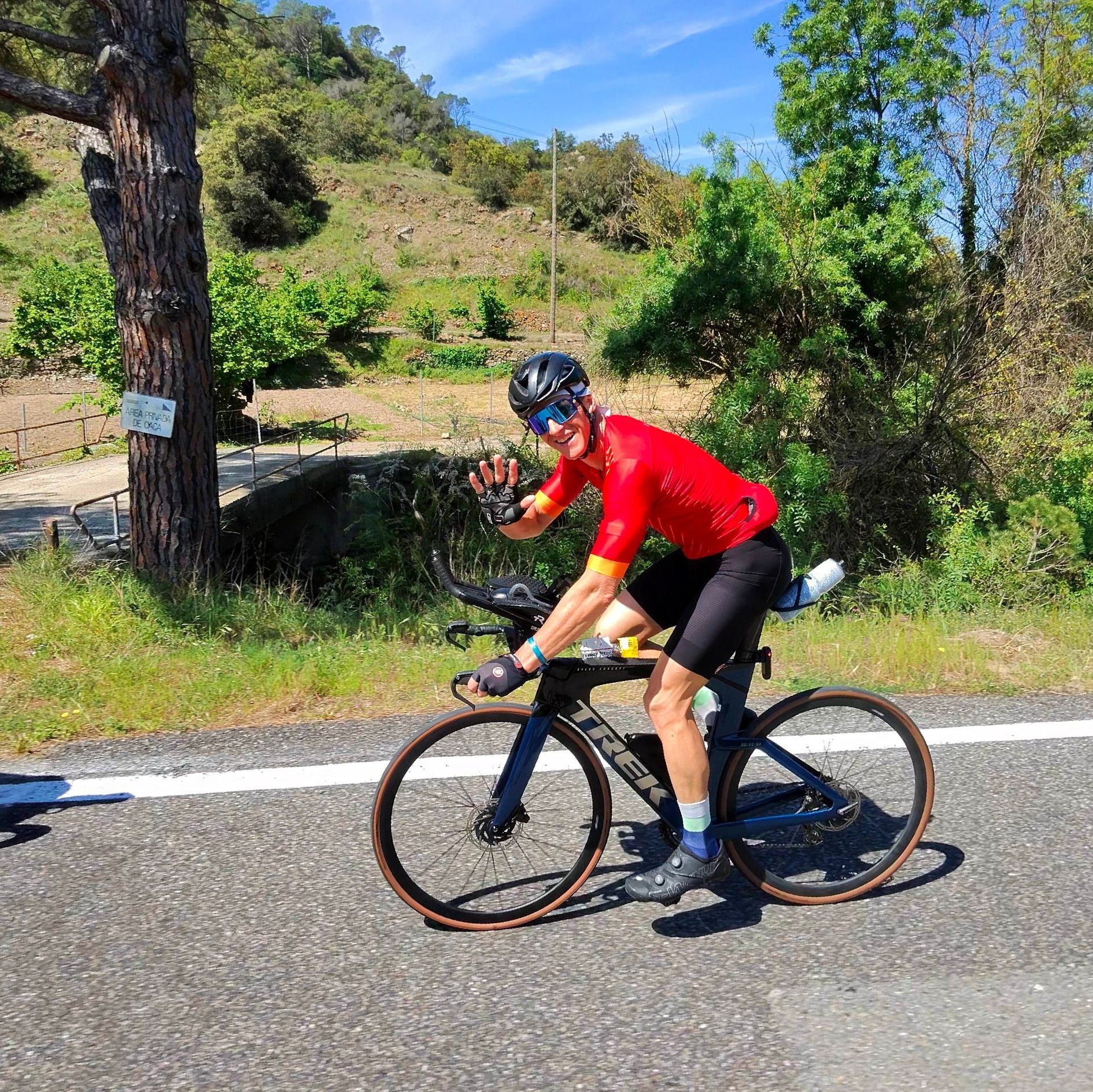 Moment de partage entre triathlètes